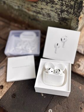 Apple AirPods 4 White Wireless Earbuds with Charging Case